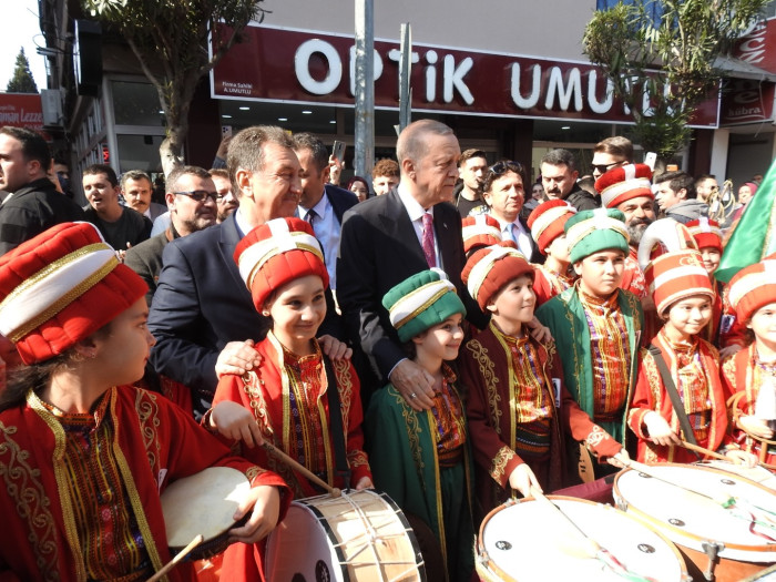 CUMHURBAŞKANI ERDOĞAN’A COŞKULU KARŞILAMA