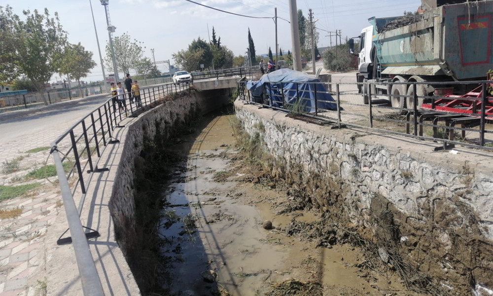 İstasyon Mahallesi’nde 1.5 kilometrelik dere temizliği yapıldı