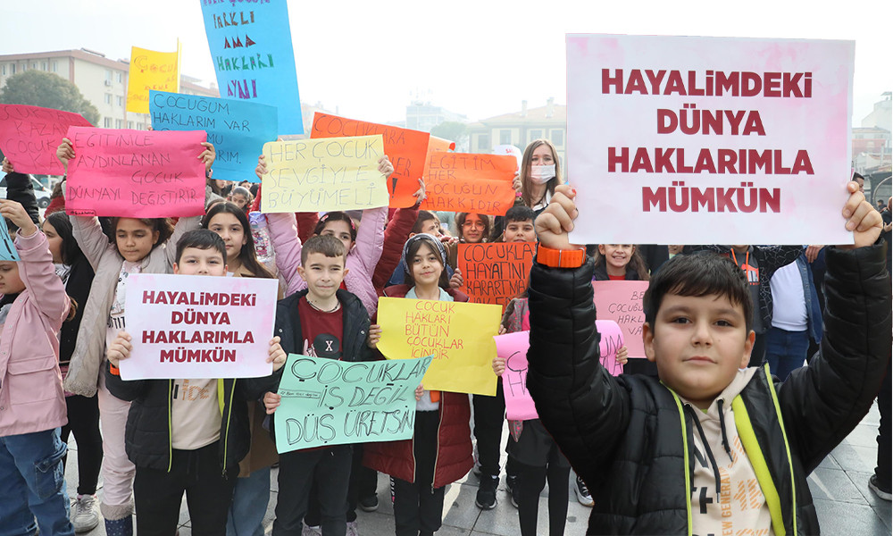 ŞEHZADELER’DE ÇOCUKLAR HAKLARI İÇİN YÜRÜDÜ