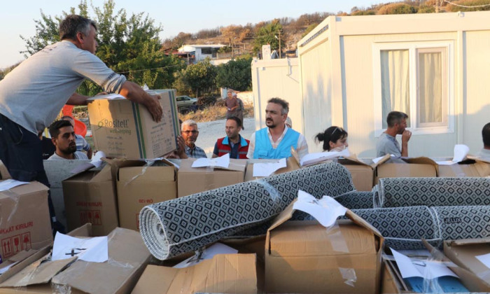 YANGIN MAĞDURLARININ YARALARI SARILIYOR