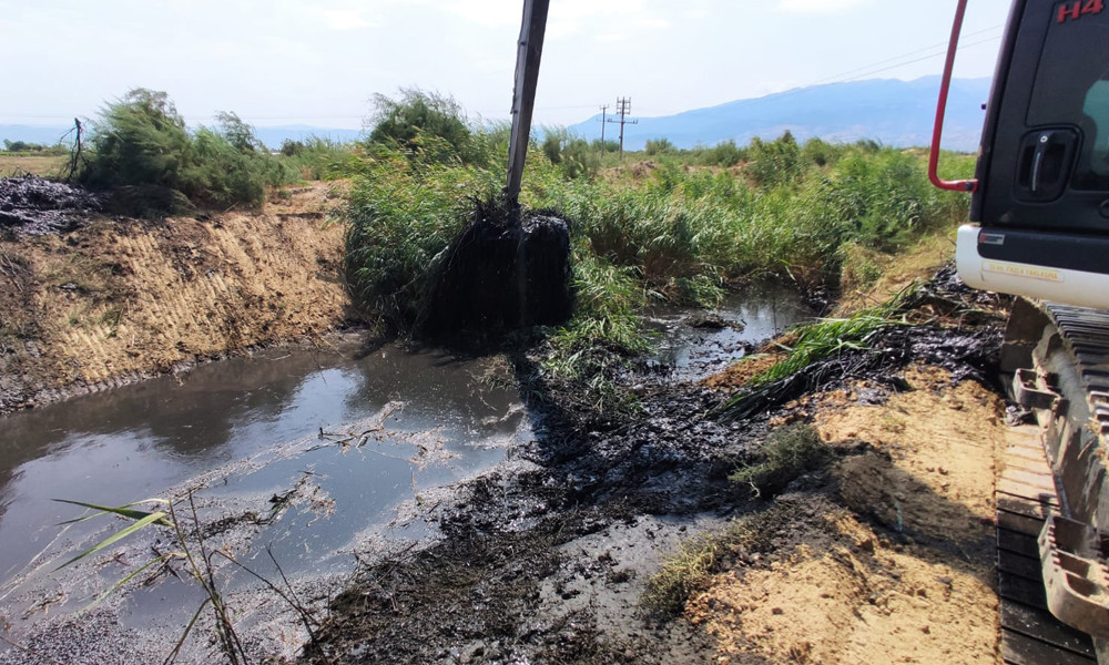 Yeşilyurt’ta 600 metrelik dere temizlendi